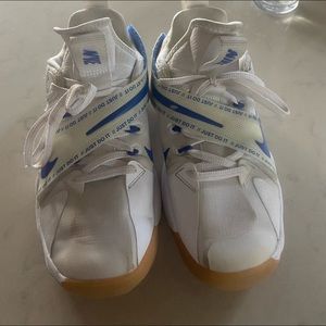 volleyball/ basketball shoes !!! good condition